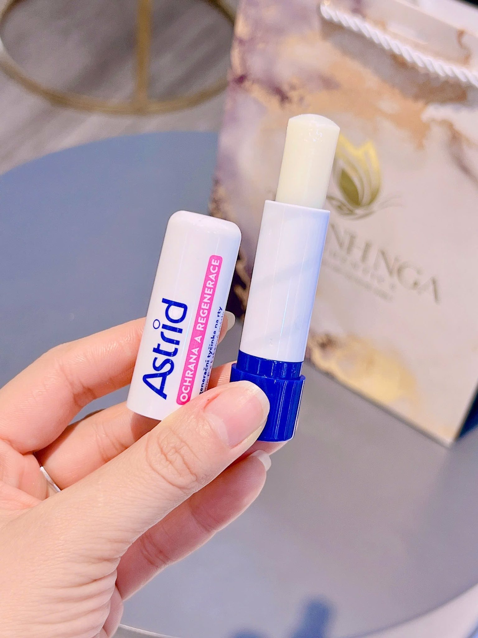 Son Dưỡng Astrid Ochrana A Regenerace Bản Trắng (4g) : Bí Quyết Đôi Môi Mềm Mại - Ảnh 2